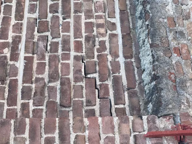 Voegwerk-defect op locatie